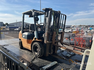 2000 Toyota 42-7FG25 Forklift