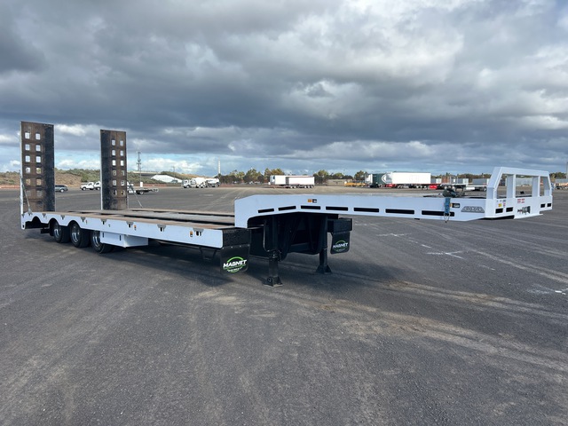 2021 CTE 13.6 m Tri/A Hydraulic Deck Widening Step Deck Trailer