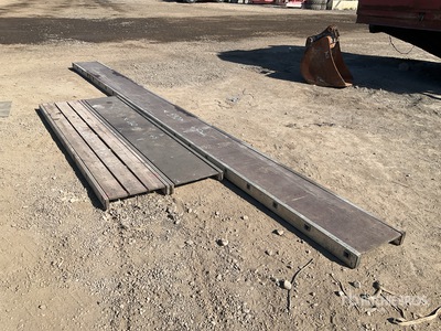 Quantity of (3) 1x5900mm x450mm 2x2400mmx450mm Staging boards Divers - Industriel