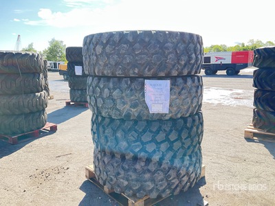 Quantity of (4) 16.00/20 إطارات المعدات