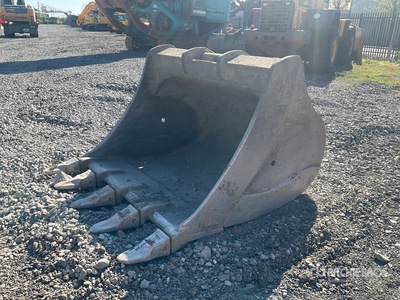 Quantity of (1) 2016 Volvo EC380 EL 1700mm bucket 98mm pins