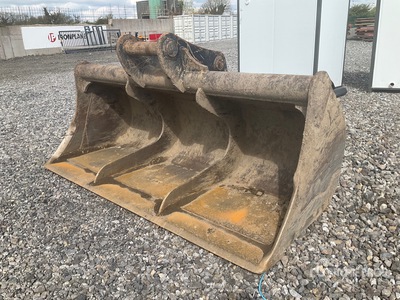 Quantity of (1) 2016 Volvo EC380 EL 2800MM Bucket 98mm pins