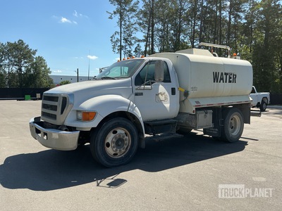 2006 Ford F-650 XL 4x2 Camion à eau
