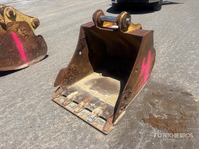 42 in Excavator Bucket - Fits Cat 300 Class