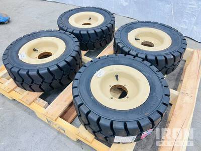 Quantity (4) 19x6.50-10 Pneumatic Tires w/ Wheels Pièces divers (Unused)