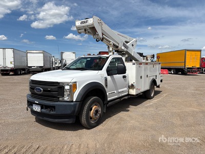 2017 Versalift VST-47I 47 ft on 2017 Ford F-550 4x4 Camión con Cesta Elevadora