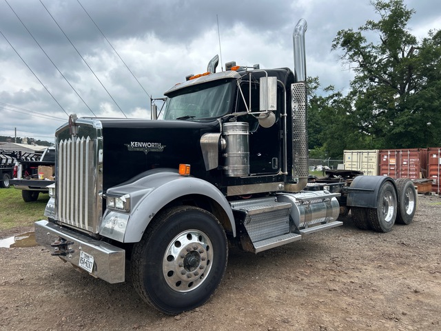 2019 Kenworth W900 6x4 T/A Day Cab Truck Tractor 2019 Kenworth W900 6x4 T/A Day Cab Truck Tractor