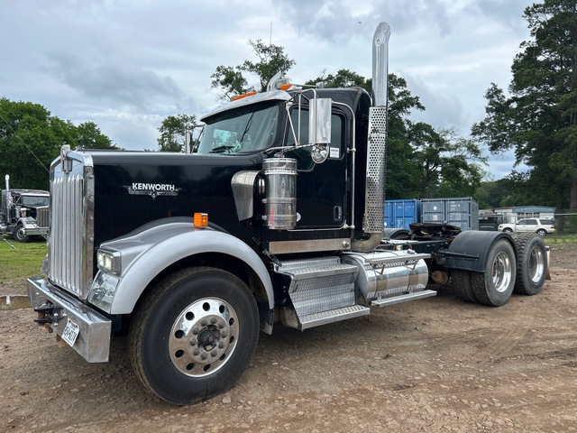 2019 Kenworth W900 6x4 T/A Day Cab Truck Tractor 2019 Kenworth W900 6x4 T/A Day Cab Truck Tractor