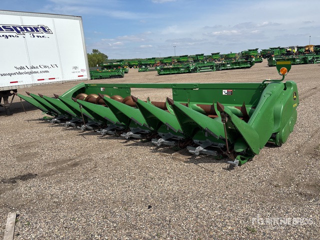 2015 John Deere 608C 8 Row 24 ft Corn Combine Header