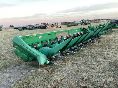 2015 John Deere 608C 8 Row Corn Tête de moissonneuse-batteuse