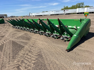 2018 John Deere 712C 12 Row 30 ft Corn Schneidwerk
