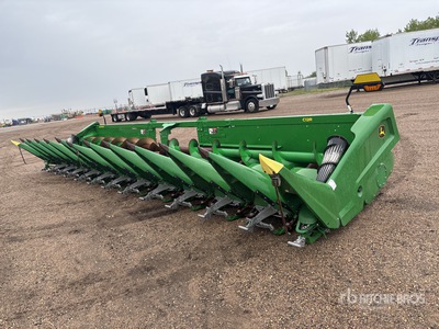 2022 John Deere C12R 12 Row 30 ft Corn رأس الحصادة المجمعة