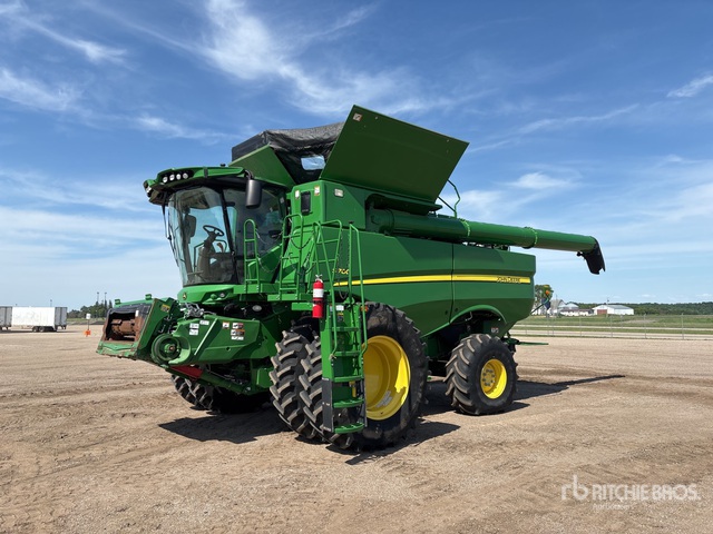2021 John Deere S780 Combine Harvester