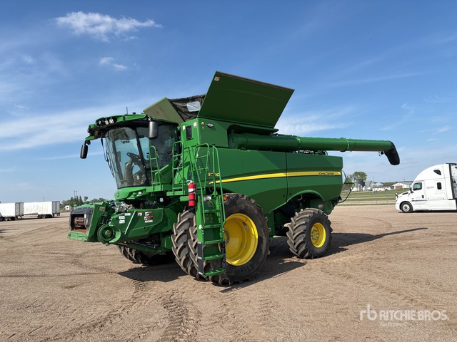 2023 John Deere S780 Combine Harvester
