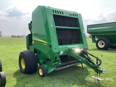 2022 John Deere 560M Presse à balles cylindriques