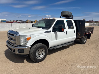 2013 Ford F-350 XLT 4x4 Crew Cab Ciężarówka z płaską platformą