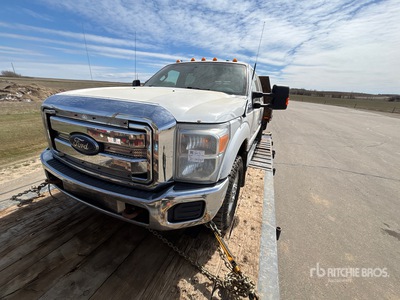2013 Ford F-350 4x4 Crew Cab Ciężarówka z płaską platformą