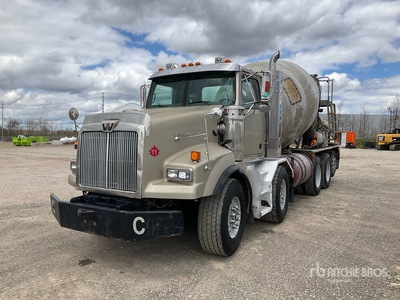 2004 Western Star 4900 10x4 Twin-Steer Mixer Truck