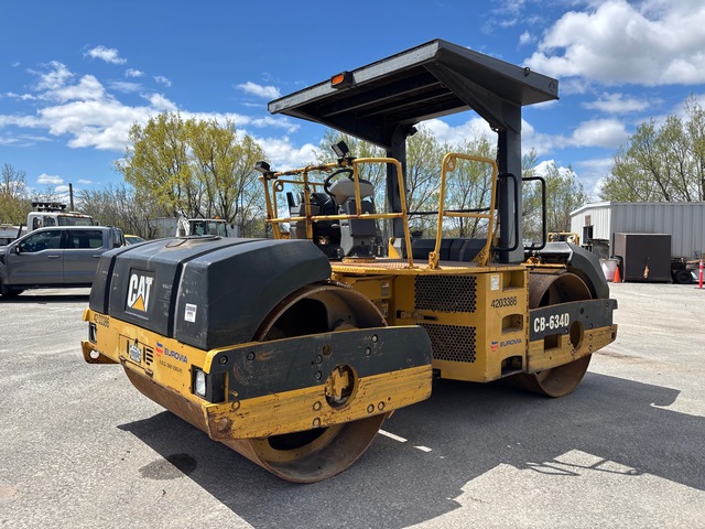 2004 Cat CB-634D Double Drum Roller