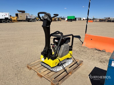 Mikasa MVH-306DS 750lb Vibratory Plate Compactor