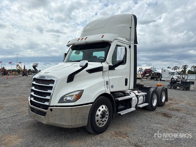 2021 Freightliner Cascadia 116 6x4 T/A Day Cab Truck Tractor