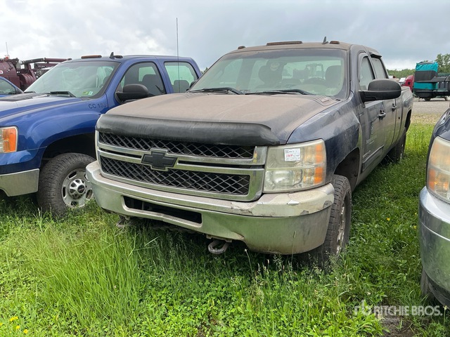 2011 Chevrolet Silverado 2500HD 4x4 Crew Cab Pickup