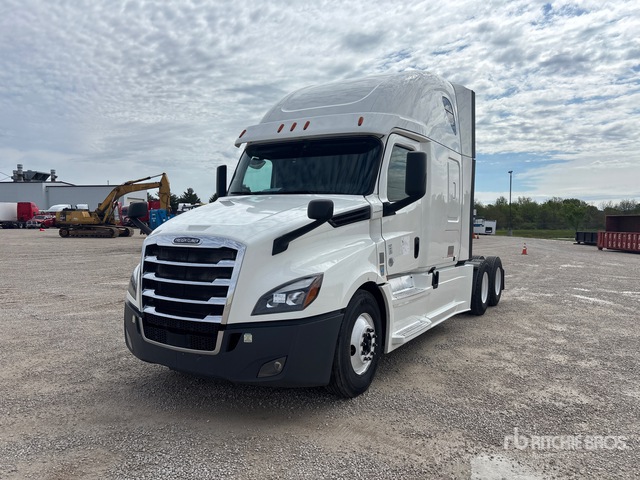 2020 Freightliner Cascadia 126 6x4 T/A Sleeper Truck Tractor