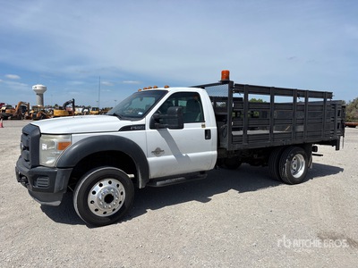 2013 Ford F-550 XL 4x2 Ciężarówka z płaską platformą