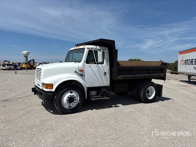1990 International 4600 4x2 S/A Dump Truck