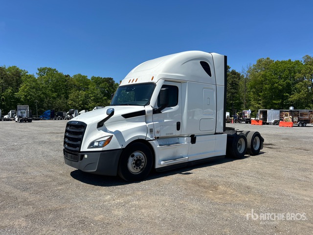 2022 Freightliner Cascadia 126 6x4 T/A Sleeper Truck Tractor