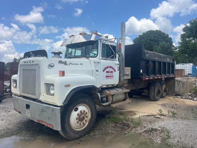 1984 International RL600 6x4 T/A Dump Truck 1984 International RL600 6x4 T/A Dump Truck