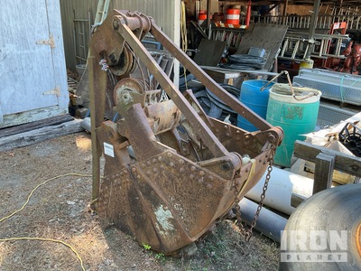 32 in Clamshell Bucket