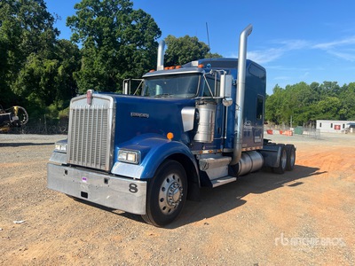 2007 Kenworth W900 6x4 T/A Sleeper Truck Tractor