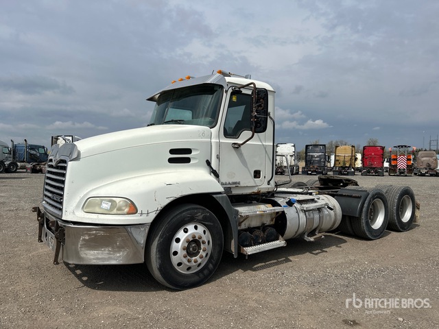 2015 MACK CXU