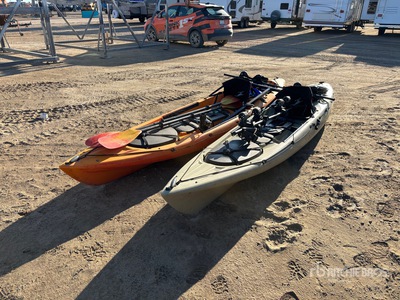 13 ft Quantity of (2) Kayaks 遊覧船