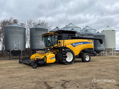 2016 New Holland CX8.80 Combine Harvester