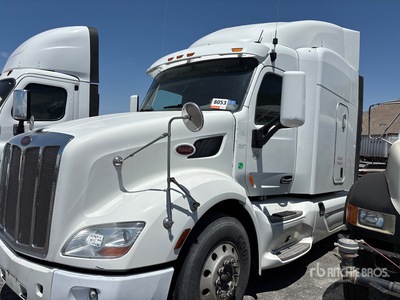 2016 Peterbilt 579 Cabeza Tractora Cabina Dormitorio (Inoperable)