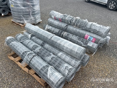 Quantity of (2) Pallets of Welded Mesh Utility Fence Divers - Équipement d'aménagement paysagé