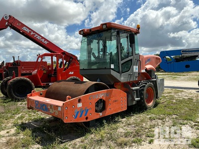 XCMG CV83PDU Smooth Drum Compactor