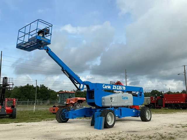 2014 Genie ZX-135/70 4WD Diesel Articulating Boom Lift 2014 Genie ZX-135/70 4WD Diesel Articulating Boom Lift