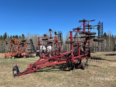 Case IH 5600CHPL 31 ft Chisel Plow Cultivator