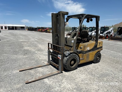 2007 Yale GLP060VXFGSF087 5700 lb Pneumatic Tire No LPG tank with forklift. Forklift