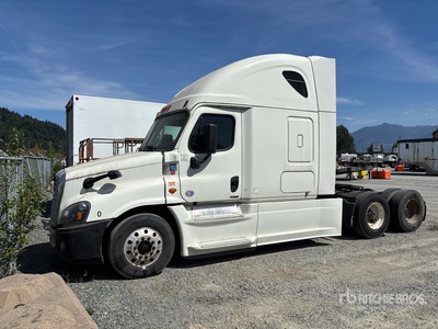 2017 Freightliner Cascadia 125 6x4 3- Achs Sattelzugmaschine mit Schlafkabine (Inoperable)
