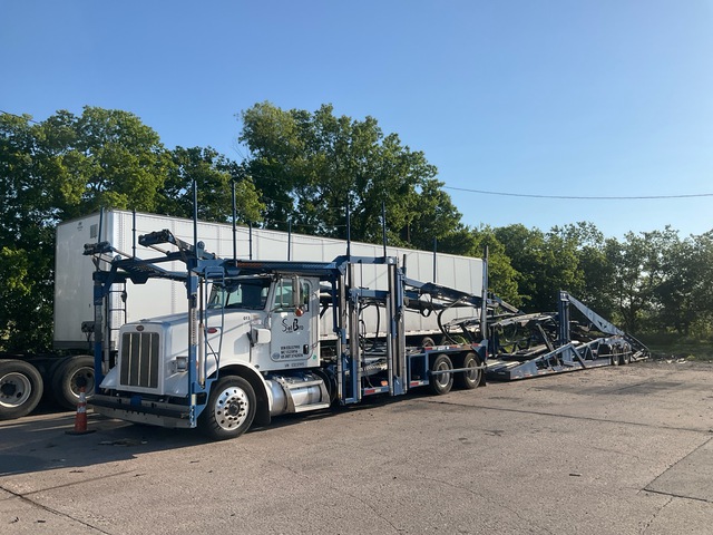 2014 Peterbilt 365 Car Carrier Truck