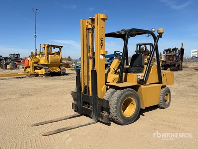 Cat V100-D 10000 lb Pneumatic Tire Chariot Élévateur