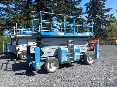 2013 Genie GS-5390 4x4 Diesel منصة رفع متحركة
