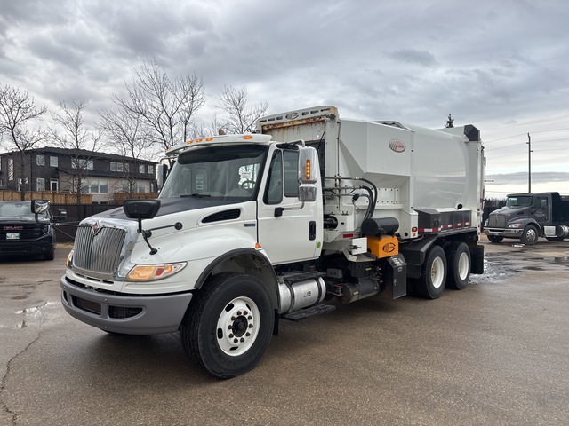 2015 International 7400 6x4 Side Loader Waste Collection Truck