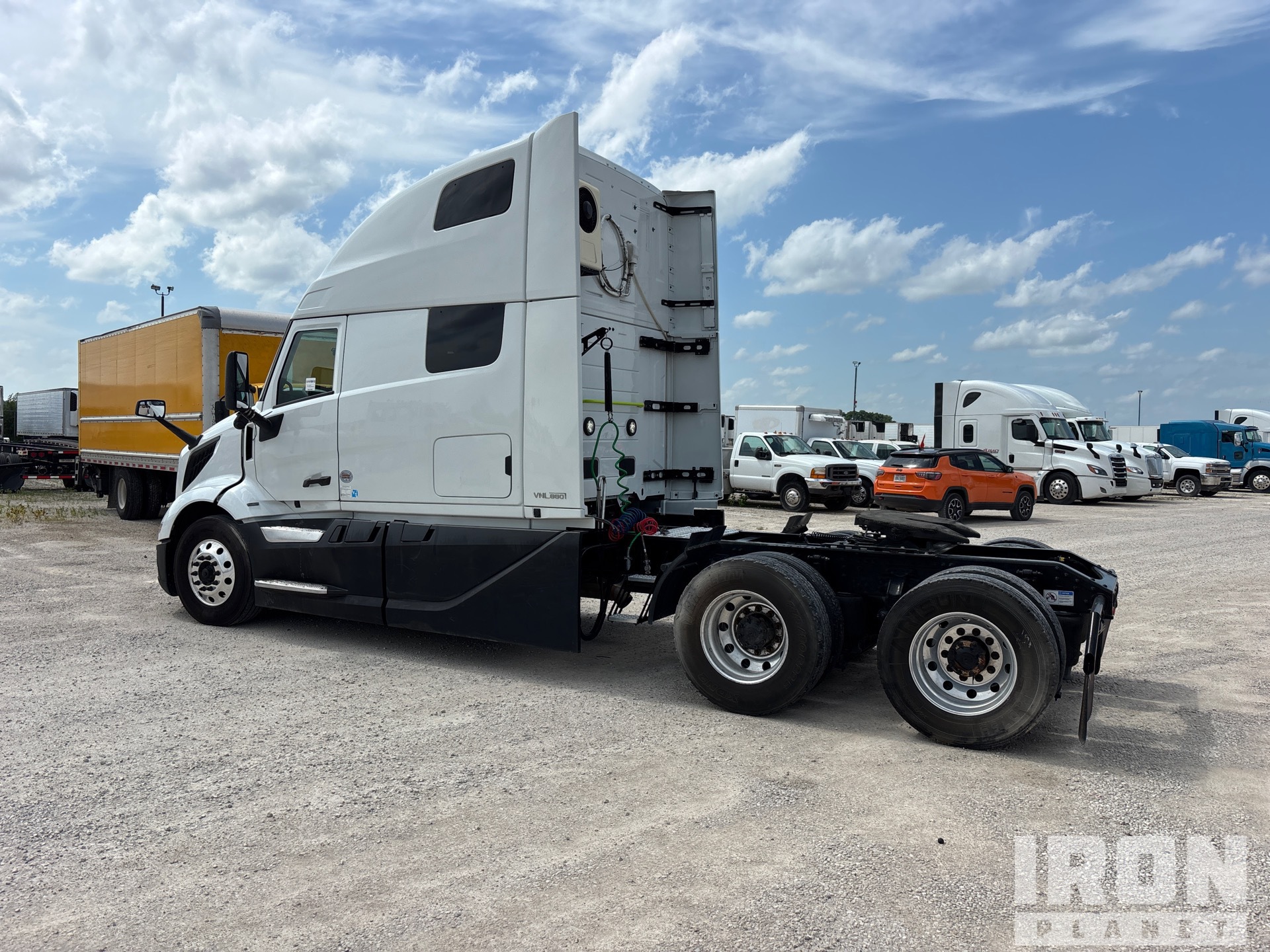 2026 Volvo VNL860 6x4 T/A Sleeper Truck Tractor in Morris