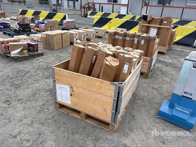 Quantity of (4) Crates of Tennant Brushes その他 - 店舗 & 倉庫