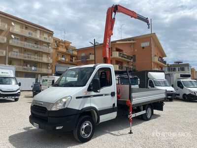 Fassi F40 on 2012 Iveco Daily Flatbed Truck w/Crane